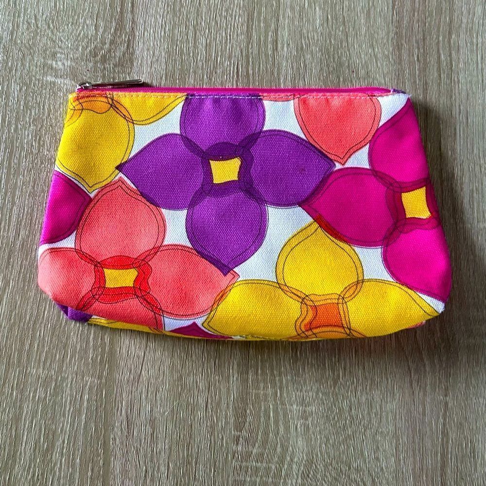 NWOT … CLINIQUE Cosmetic / Makeup Bag